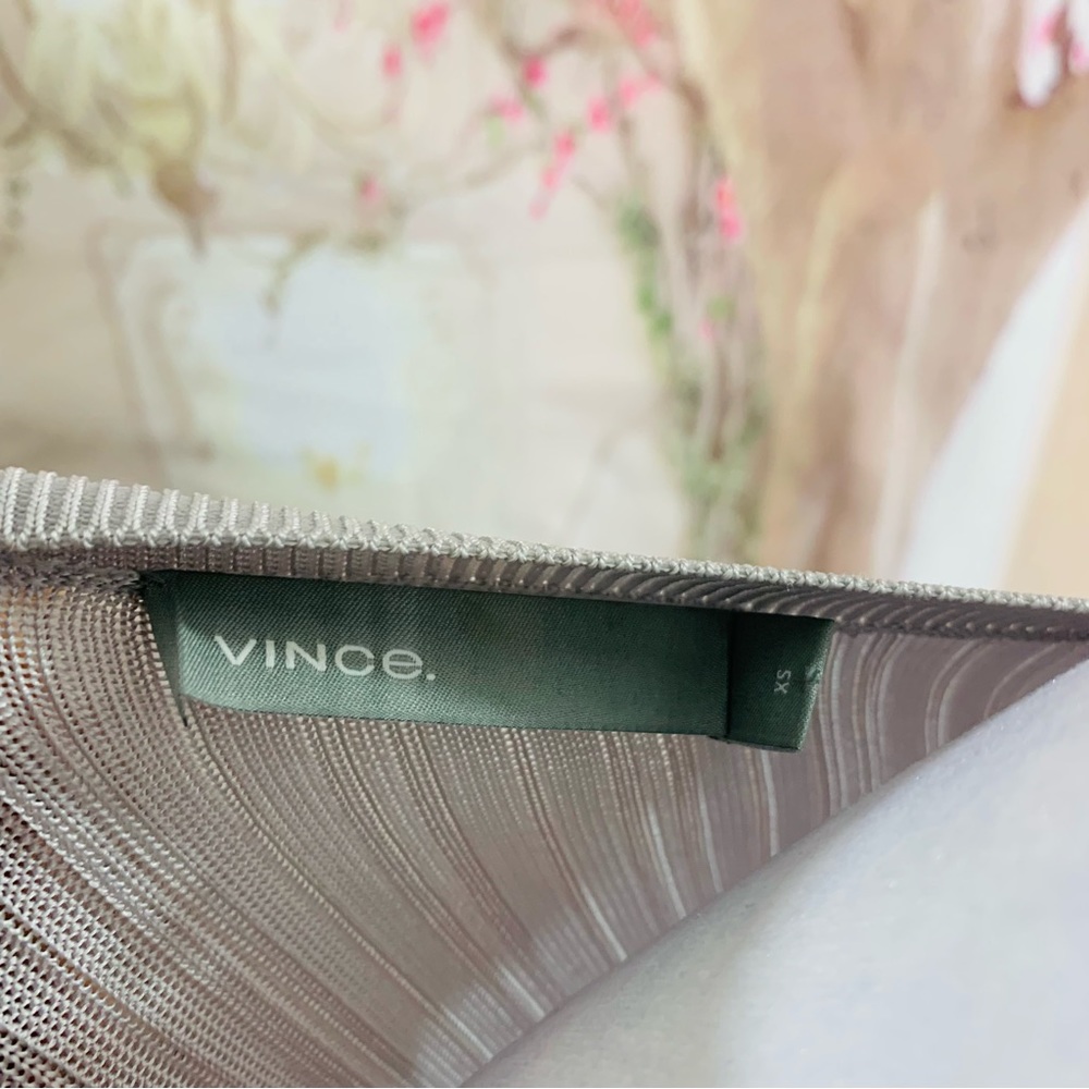 VINCE Ribbed Crew Silver Top - Picture 13 of 14